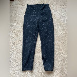 Lululemon high-waisted geometric crop.